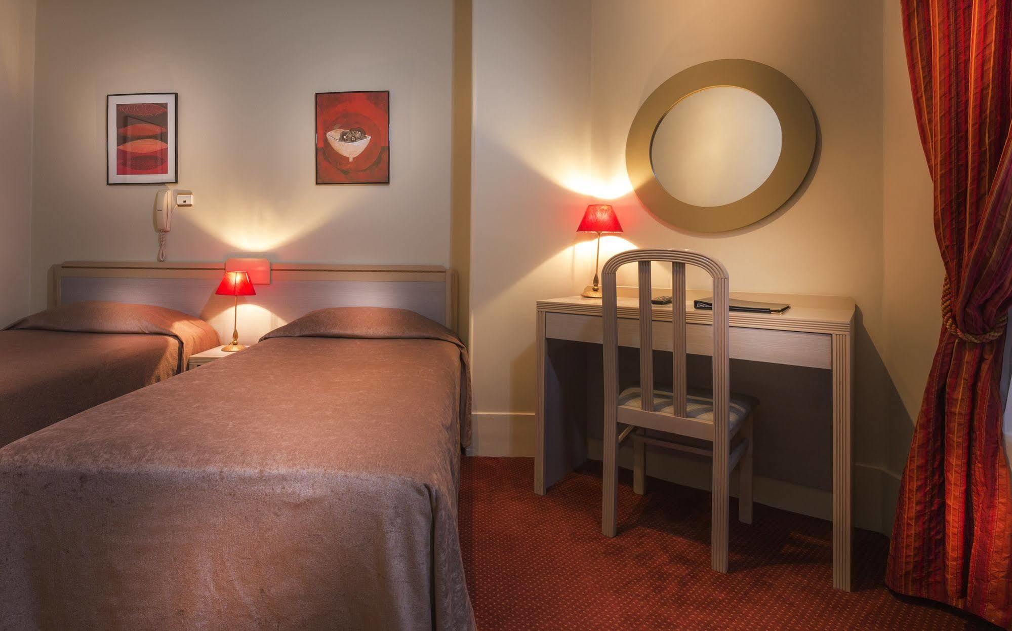 Hotel Donjon Vincennes Ngoại thất bức ảnh
